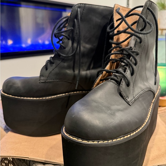 Chic Black Lace-Up Platform Boots - Picture 11 of 11